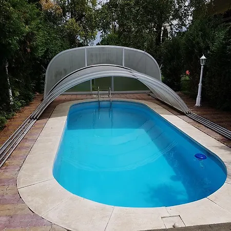 - Jr. Poolparty Feriehus Velence